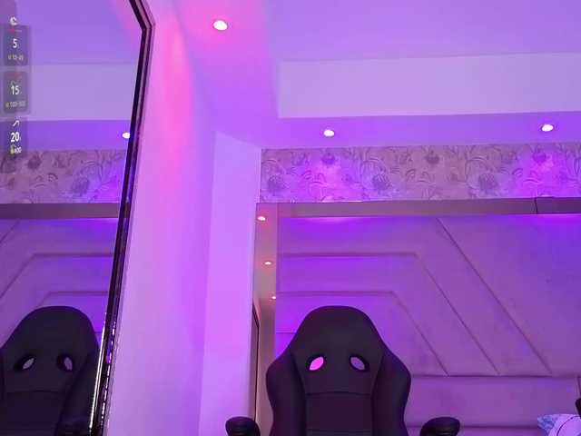 NicoleHills live cam on BongaCams