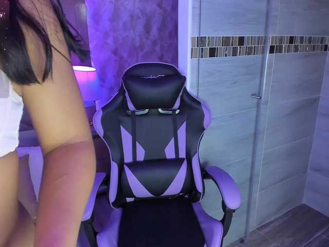 NicoleHills live cam on BongaCams