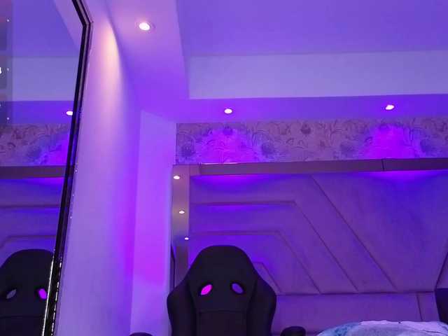 NicoleHills live cam on BongaCams