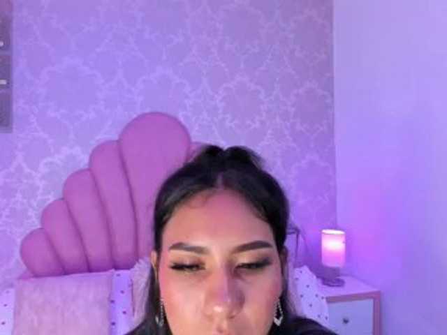 NicoleHills live cam preview