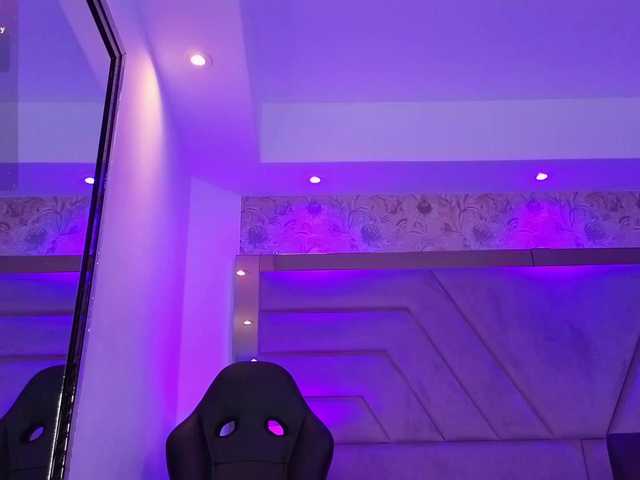 NicoleHills live cam on BongaCams