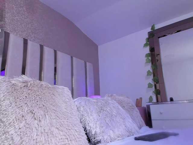 NicoleHills live cam