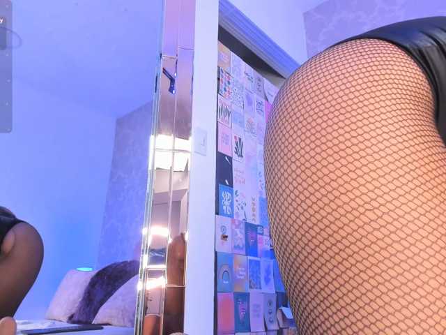 NicoleHills live cam preview