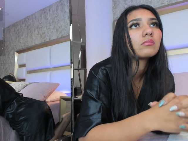 NicoleHills live cam on BongaCams