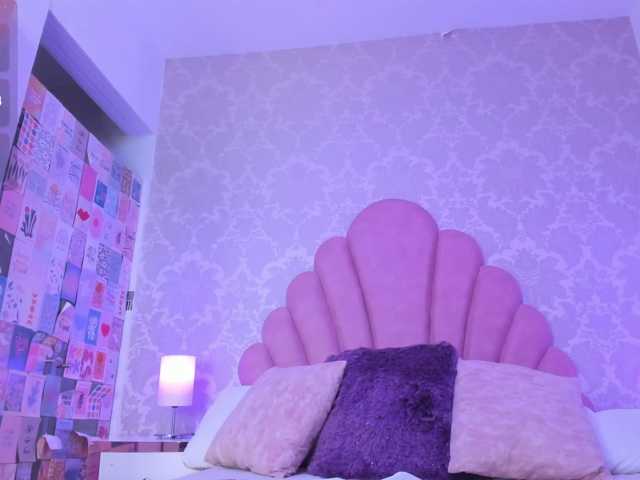 NicoleHills live cam preview