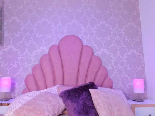 NicoleHills live cam on BongaCams