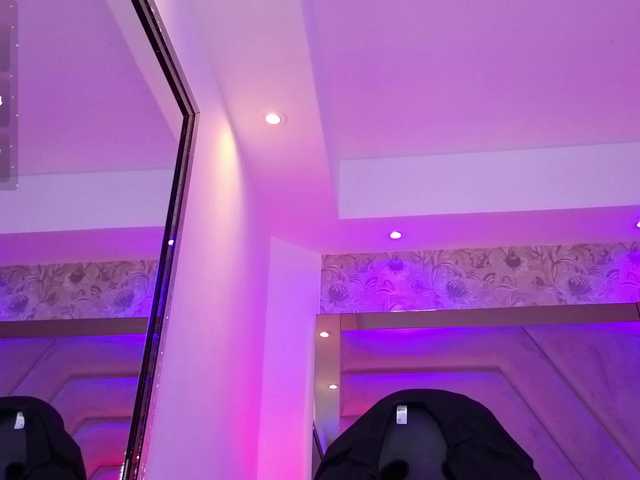 NicoleHills live cam on BongaCams