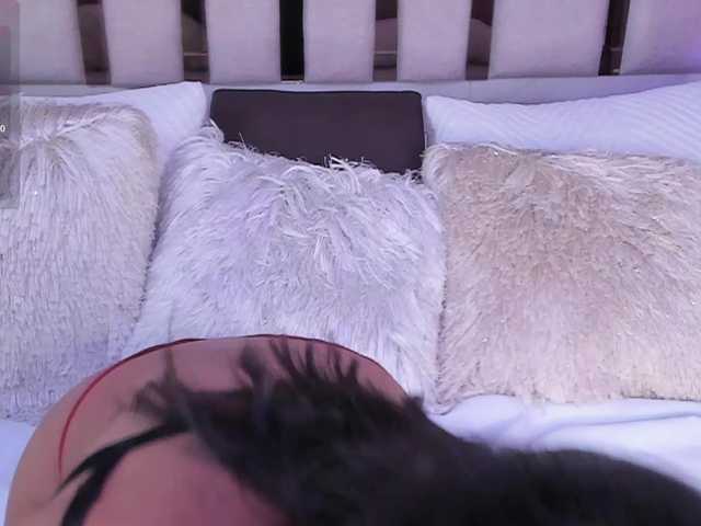 NicoleHills live cam on BongaCams