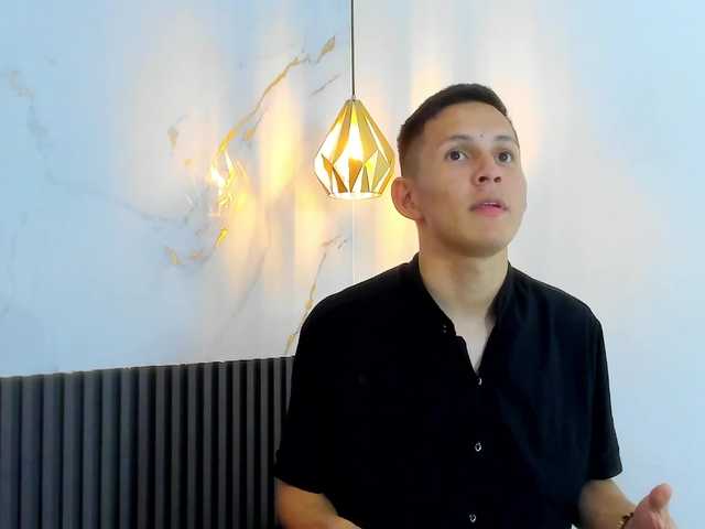 IzanArias — live male cam