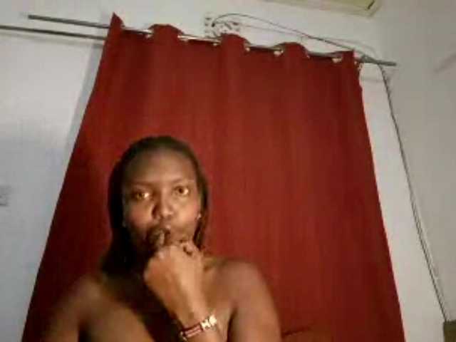 PollyGlamourr live cam on BongaCams