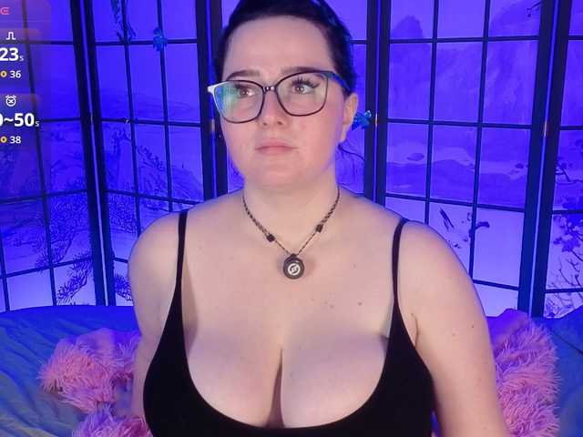 DriveThruAmina live cam on BongaCams