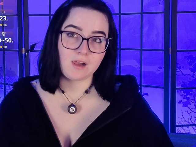 DriveThruAmina live cam on BongaCams