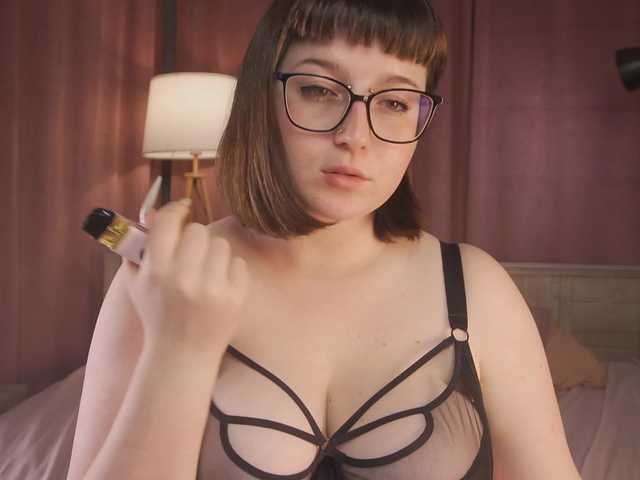 DriveThruAmina live cam on BongaCams
