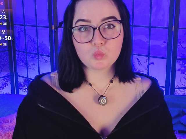 DriveThruAmina live cam on BongaCams