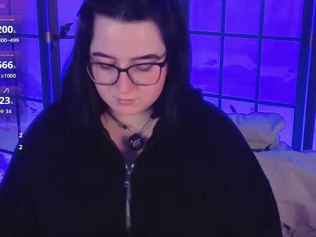 DriveThruAmina live cam preview