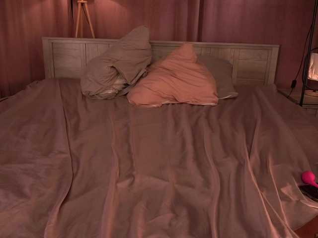 DriveThruAmina live cam on BongaCams