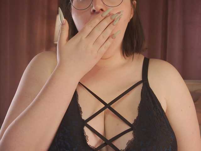 DriveThruAmina live webcam show