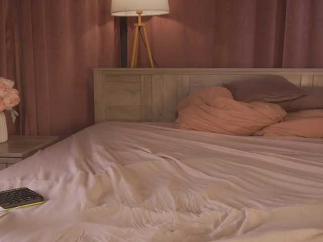 DriveThruAmina live cam on BongaCams
