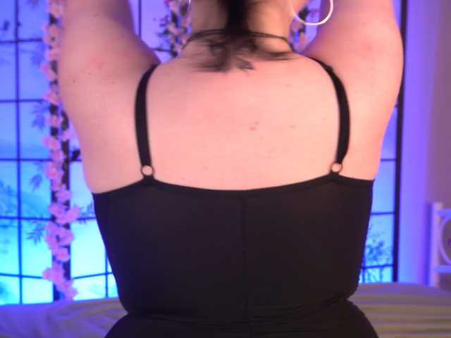 DriveThruAmina live cam on BongaCams