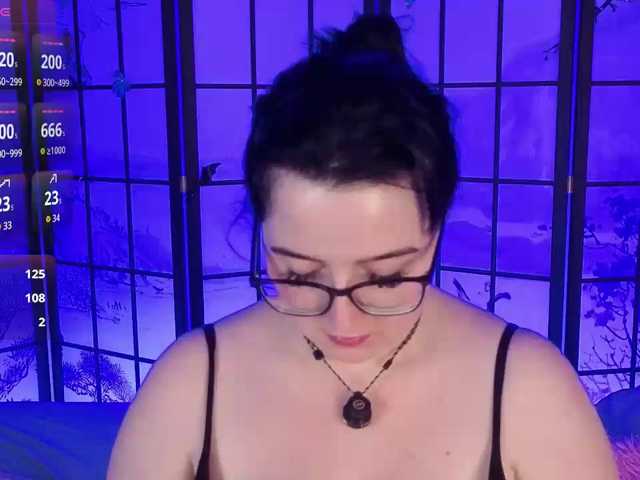 DriveThruAmina live cam on BongaCams