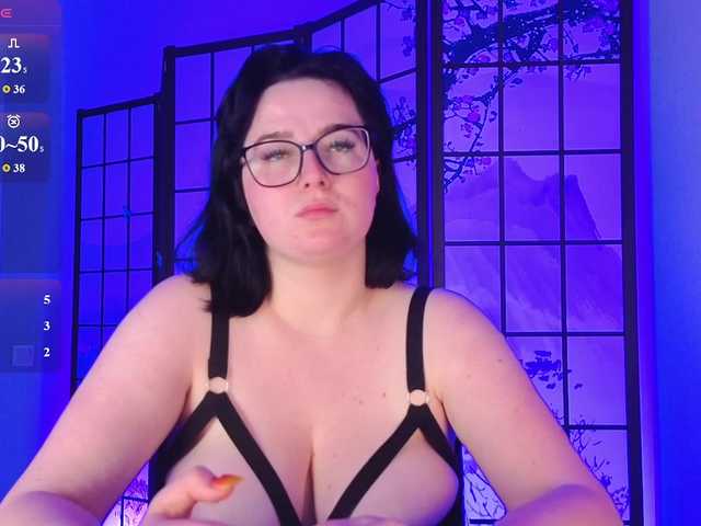 DriveThruAmina live cam on BongaCams