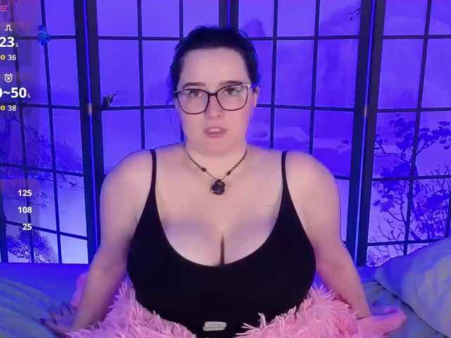 DriveThruAmina live cam on BongaCams