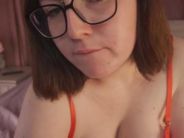 DriveThruAmina live cam on BongaCams