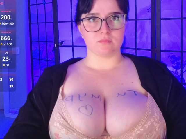 DriveThruAmina live cam on BongaCams