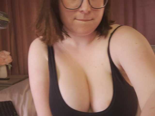DriveThruAmina live cam on BongaCams