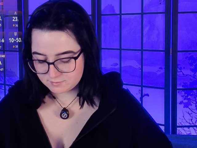 DriveThruAmina live cam on BongaCams
