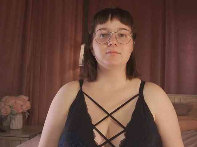 DriveThruAmina Live Webcam on BongaCams