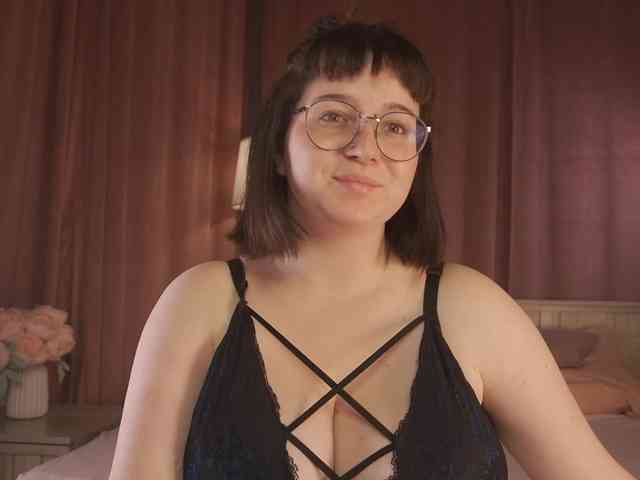 DriveThruAmina Live Webcam on BongaCams