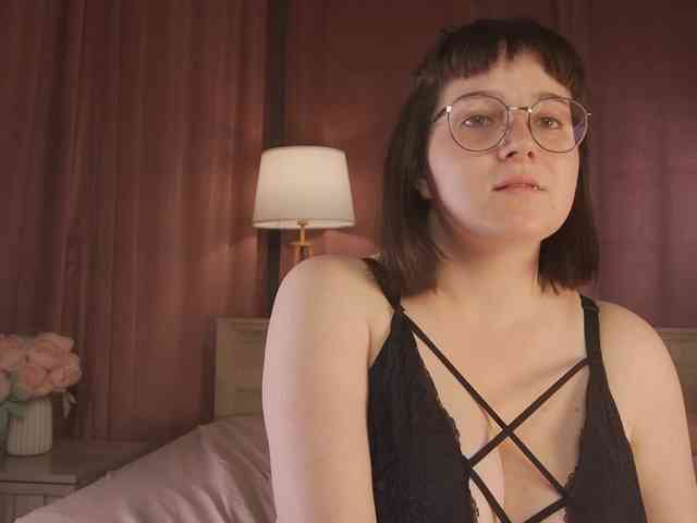 DriveThruAmina Live Webcam on BongaCams