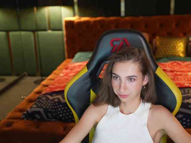 LisaKiss054