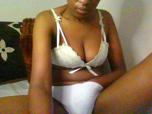 prettiegurlshanie Live-Cam auf BongaCams