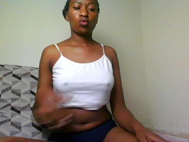 prettiegurlshanie live cam on BongaCams