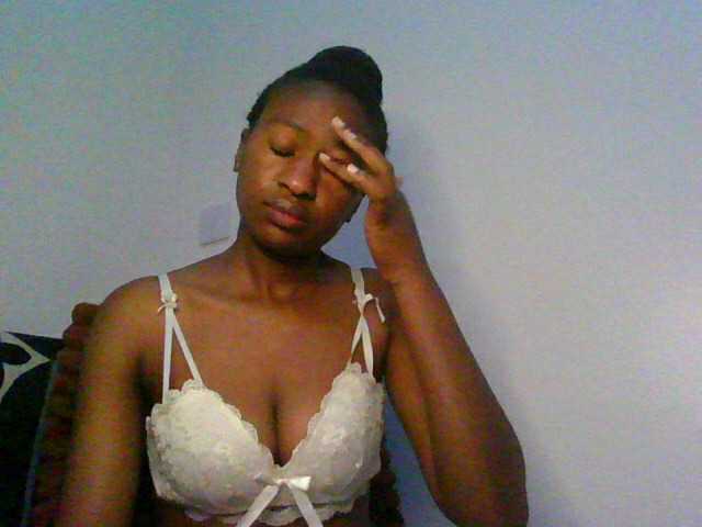 prettiegurlshanie live webcam show