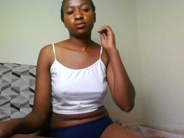 prettiegurlshanie live webcam show