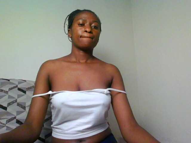 prettiegurlshanie live webcam show