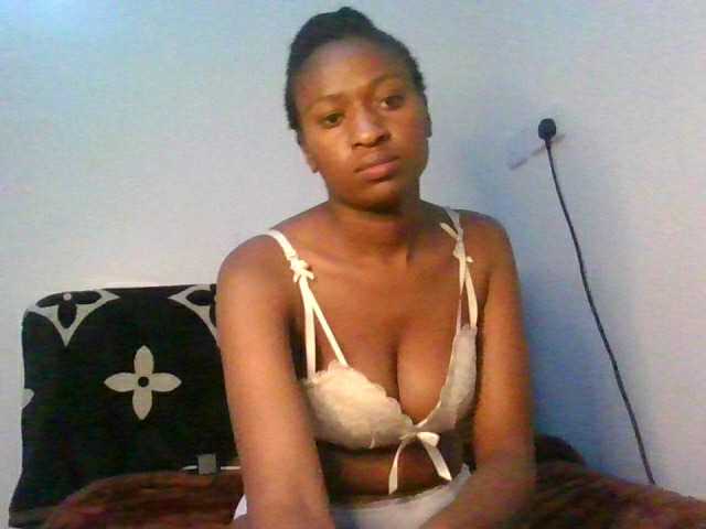 prettiegurlshanie live webcam show