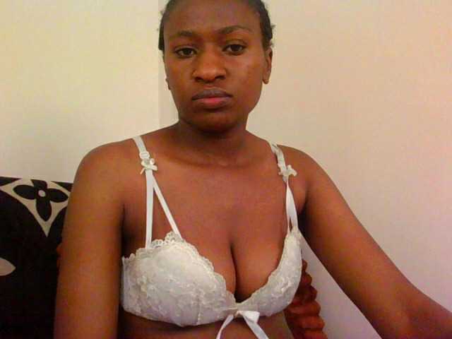 prettiegurlshanie live cam on BongaCams