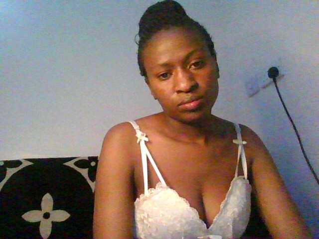prettiegurlshanie live cam on BongaCams