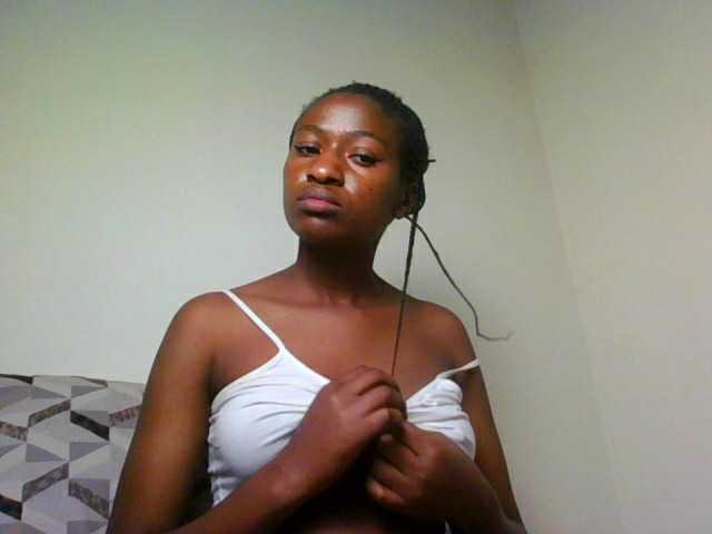 prettiegurlshanie live cam on BongaCams