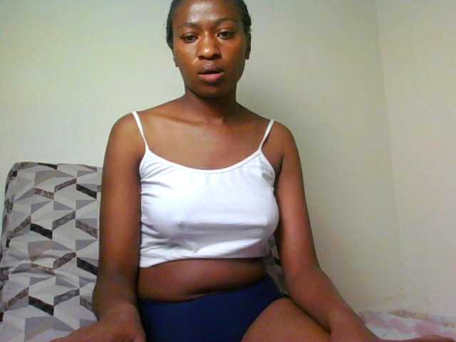 prettiegurlshanie live cam on BongaCams