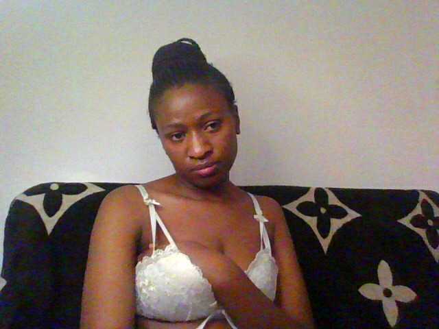 prettiegurlshanie live webcam show