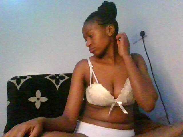 prettiegurlshanie live webcam show