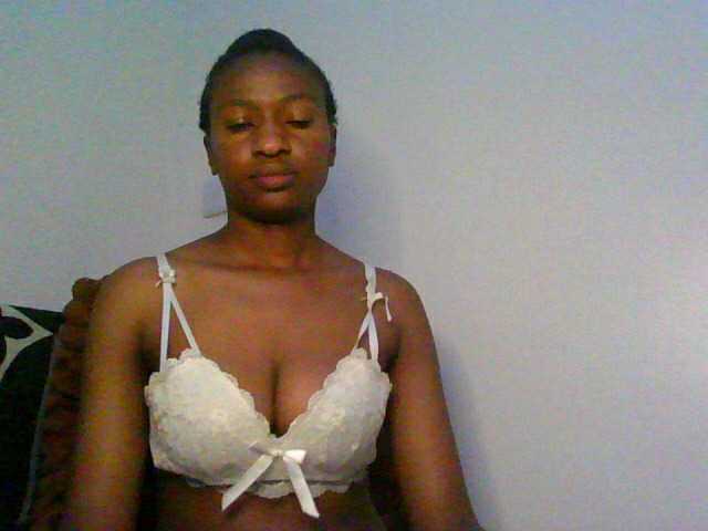 prettiegurlshanie live webcam show