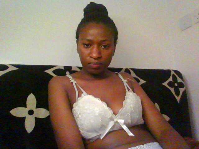 prettiegurlshanie live webcam show