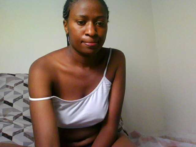 prettiegurlshanie live cam on BongaCams