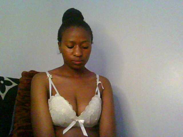 prettiegurlshanie live webcam show